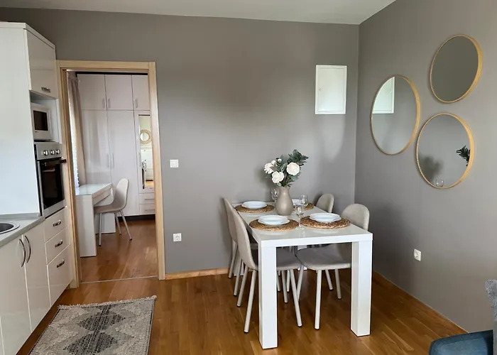 Tri Sunca Appartement *