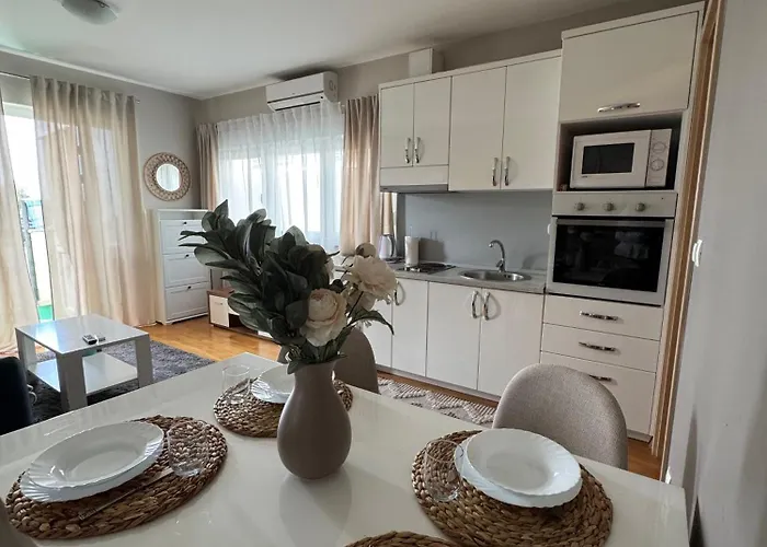 Appartement Tri Sunca Baška Voda