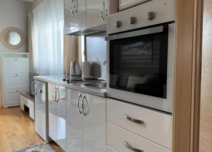 Tri Sunca * Baška Voda