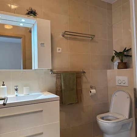 Tri Sunca Apartment *